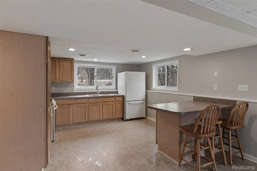 8732 Elizabeth Lake Road White Lake Charter Township MI 48386