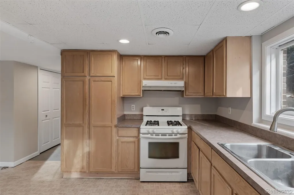8732 Elizabeth Lake Road White Lake Charter Township MI 48386