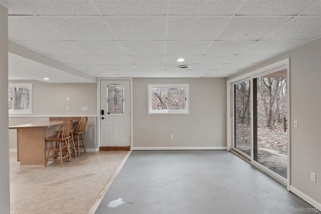 8732 Elizabeth Lake Road White Lake Charter Township MI 48386