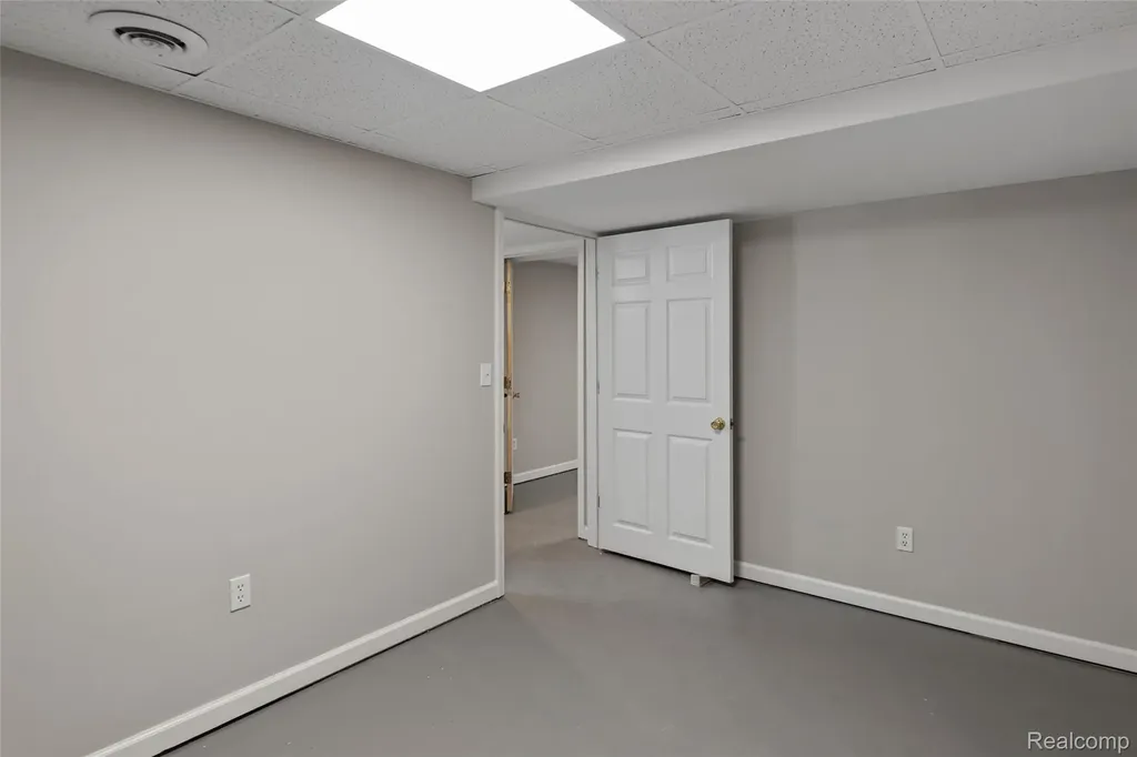 8732 Elizabeth Lake Road White Lake Charter Township MI 48386