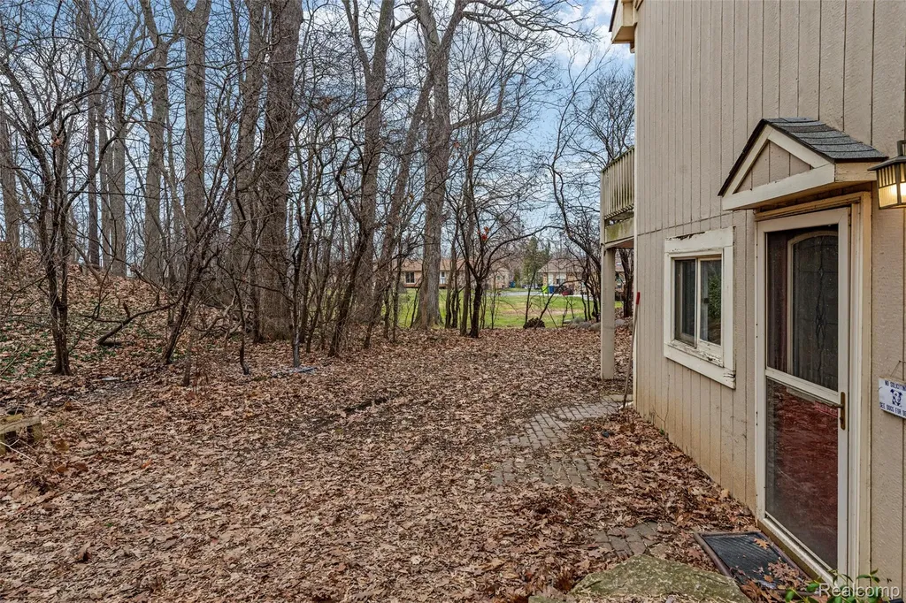 8732 Elizabeth Lake Road White Lake Charter Township MI 48386