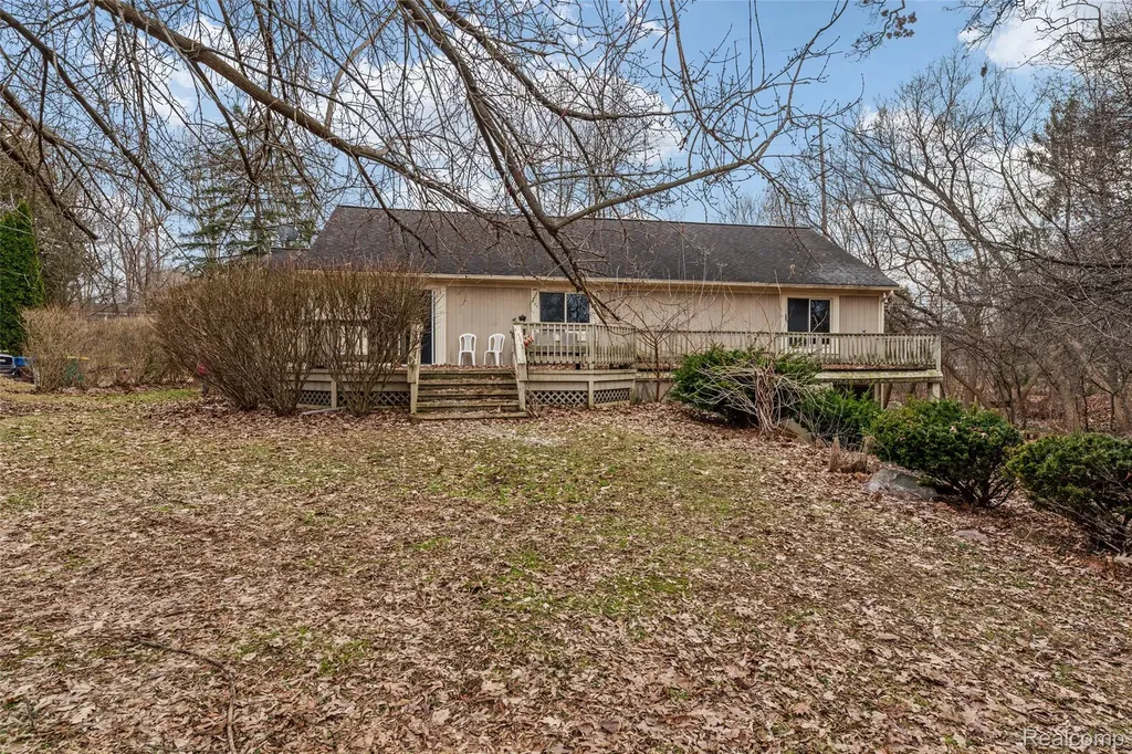 8732 Elizabeth Lake Road White Lake Charter Township MI 48386