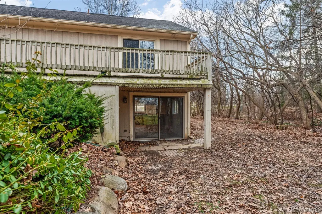 8732 Elizabeth Lake Road White Lake Charter Township MI 48386