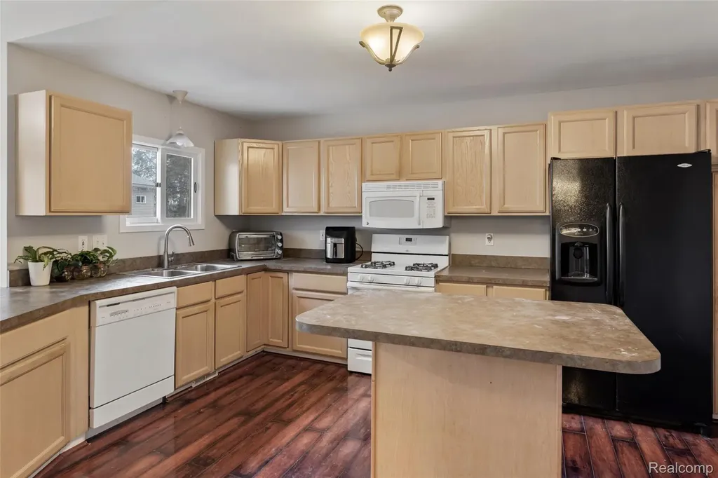 8732 Elizabeth Lake Road White Lake Charter Township MI 48386