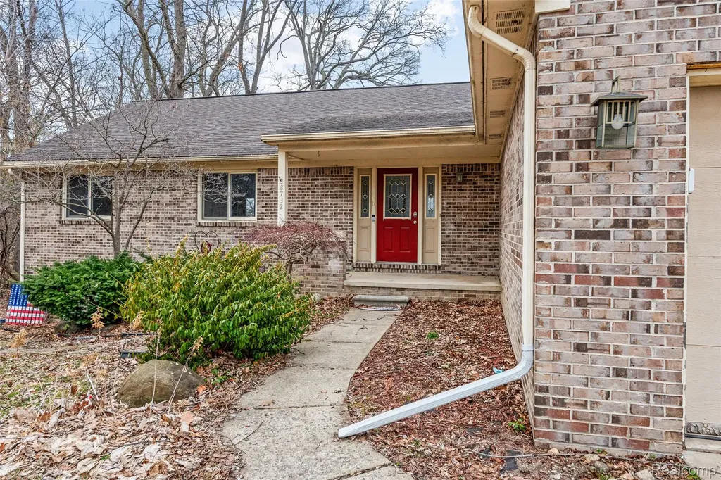 8732 Elizabeth Lake Road White Lake Charter Township MI 48386