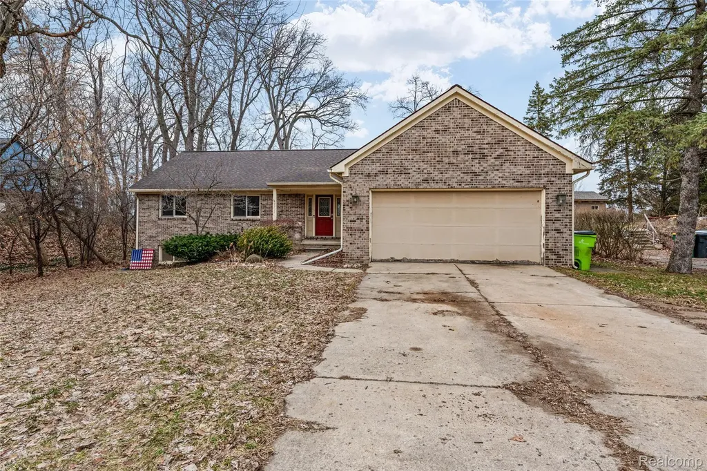 8732 Elizabeth Lake Road White Lake Charter Township MI 48386