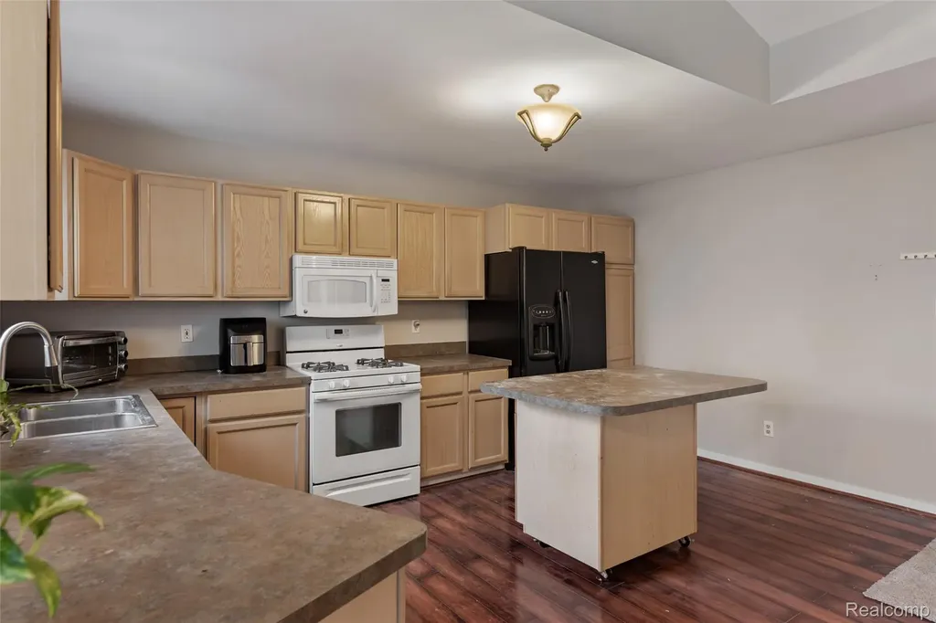 8732 Elizabeth Lake Road White Lake Charter Township MI 48386