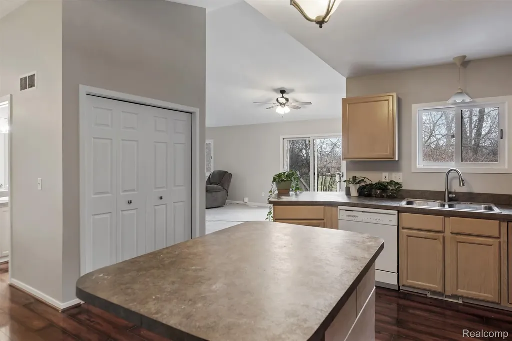 8732 Elizabeth Lake Road White Lake Charter Township MI 48386