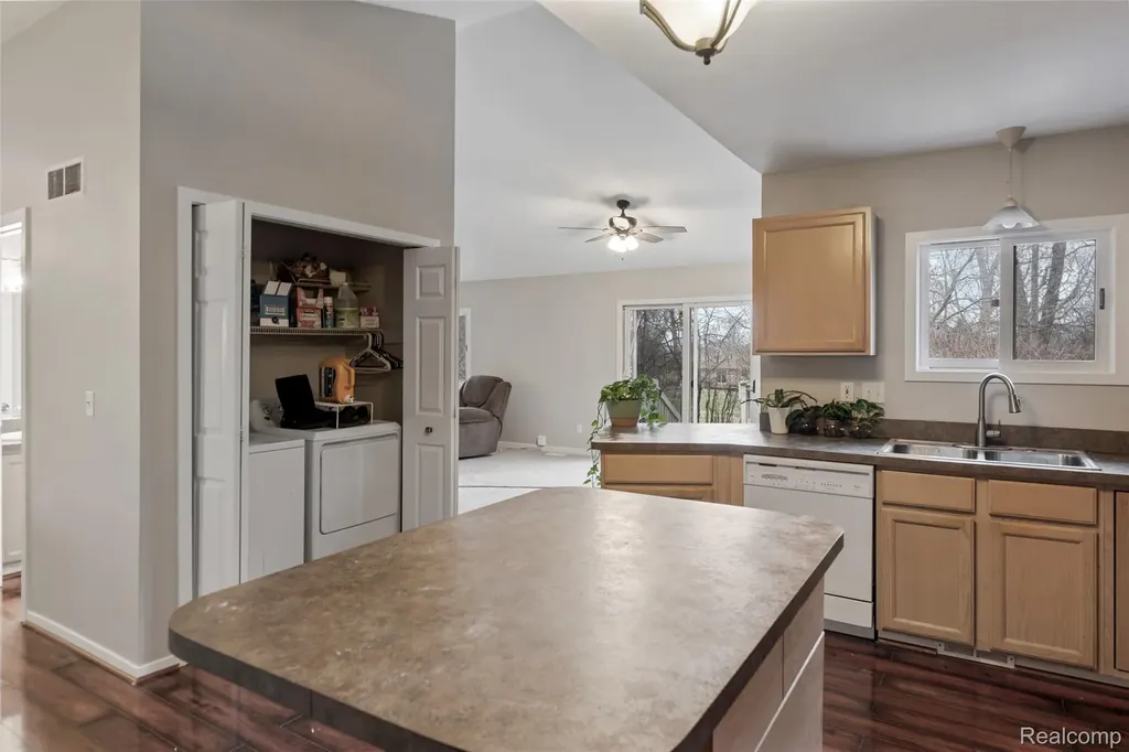 8732 Elizabeth Lake Road White Lake Charter Township MI 48386