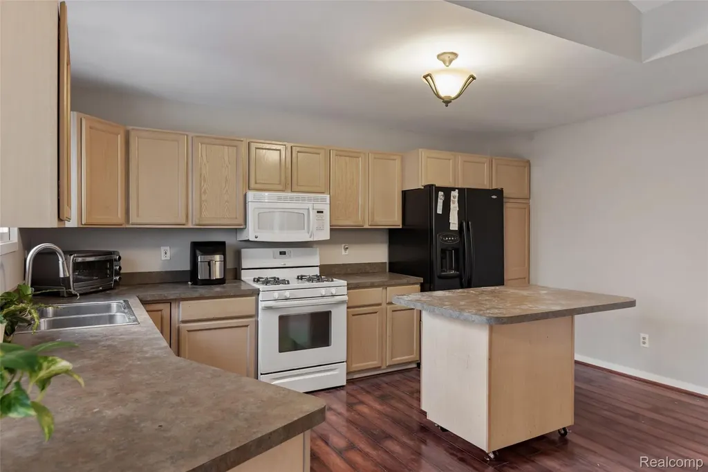 8732 Elizabeth Lake Road White Lake Charter Township MI 48386