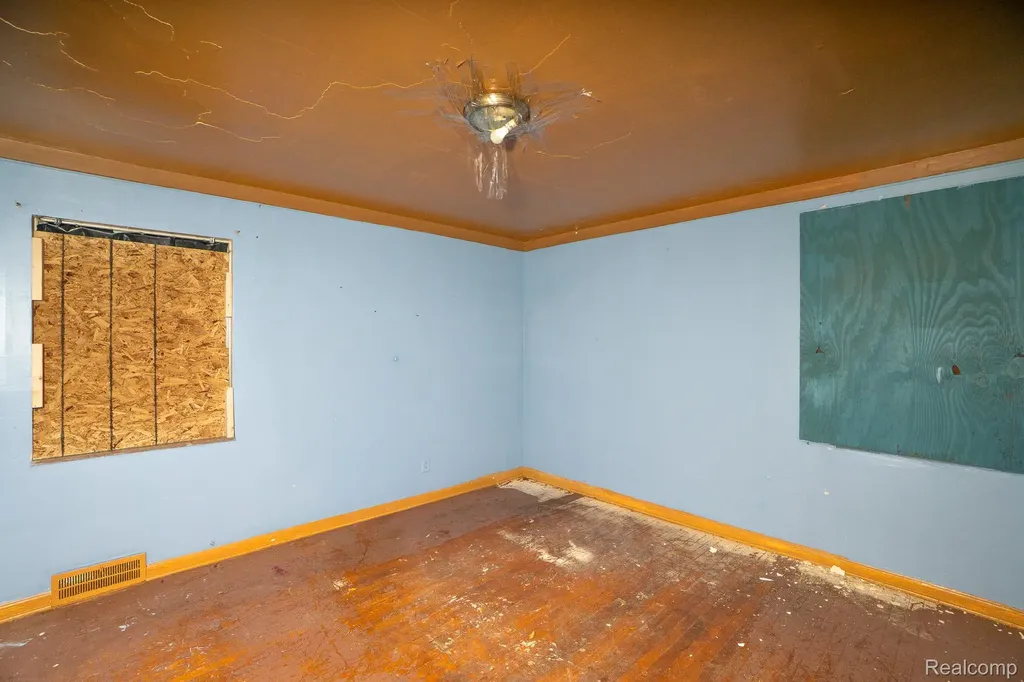 18712 Waltham Street Detroit City MI 48205
