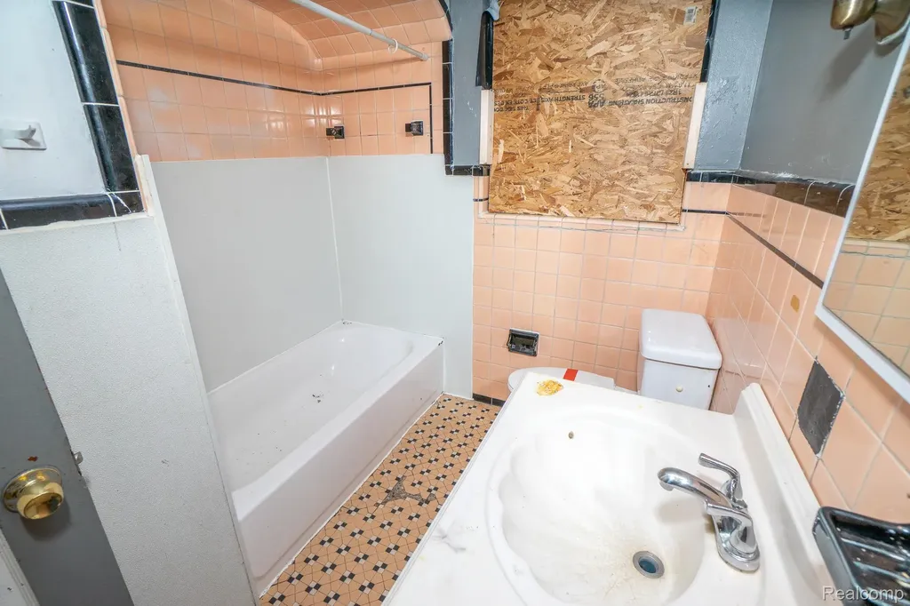 18712 Waltham Street Detroit City MI 48205