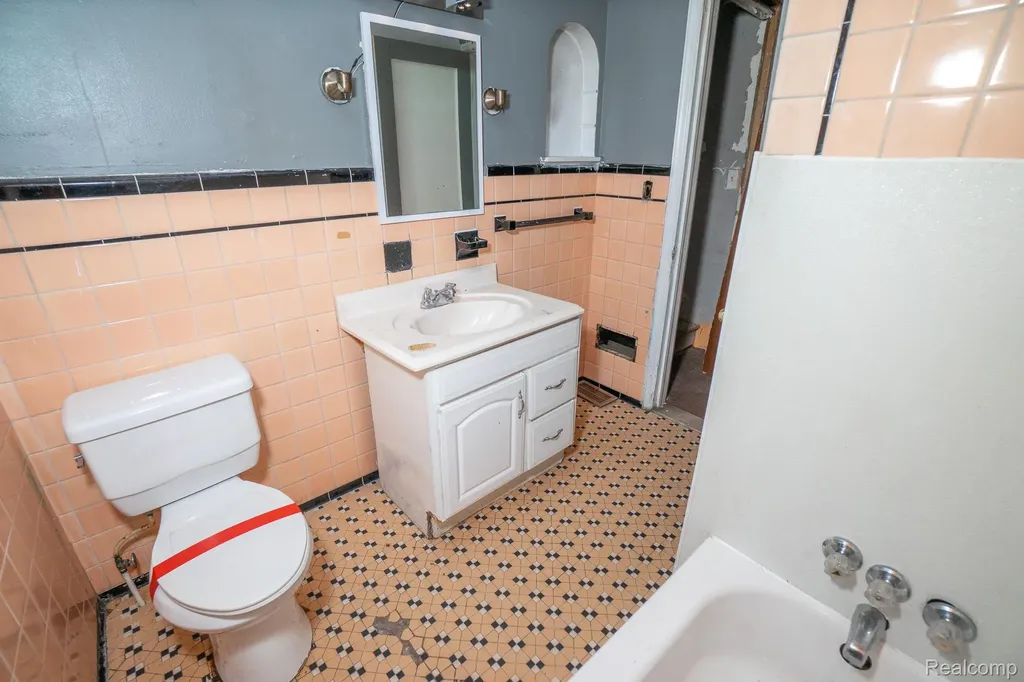 18712 Waltham Street Detroit City MI 48205