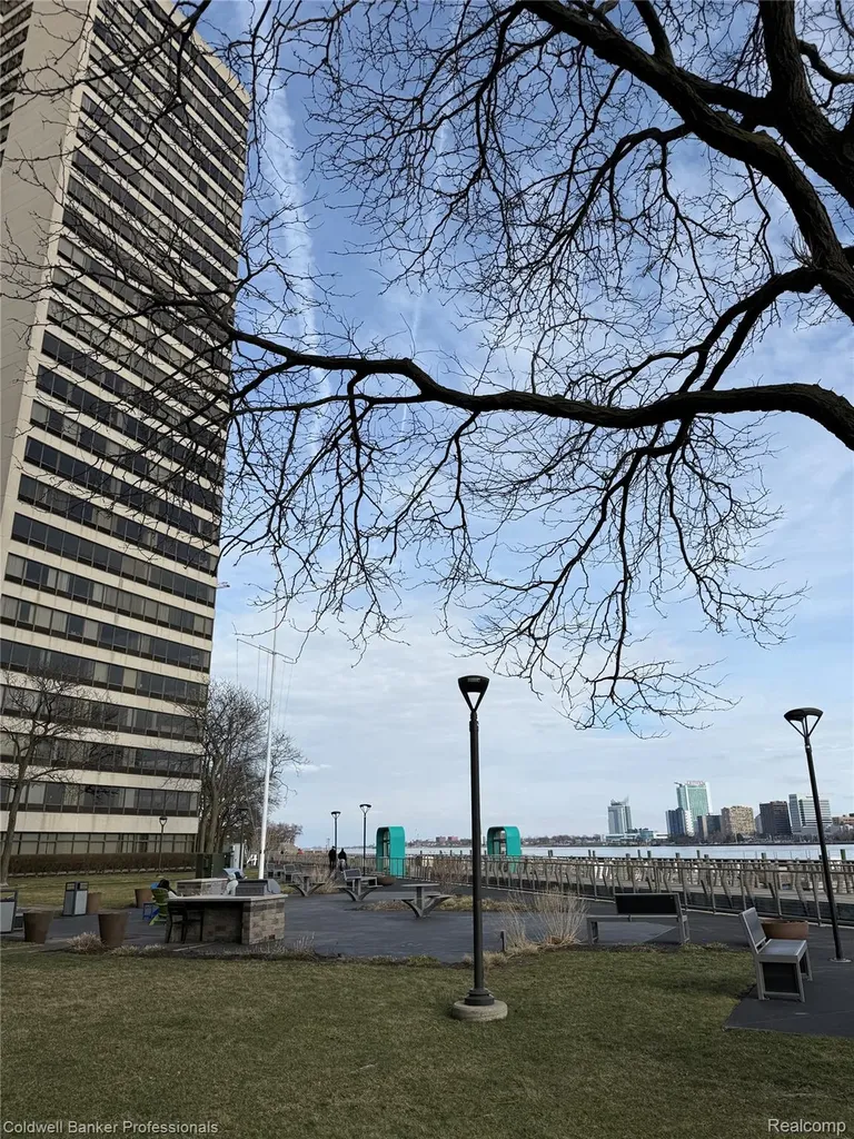 1001 W Jefferson Riverfront Drive Detroit City MI 48226