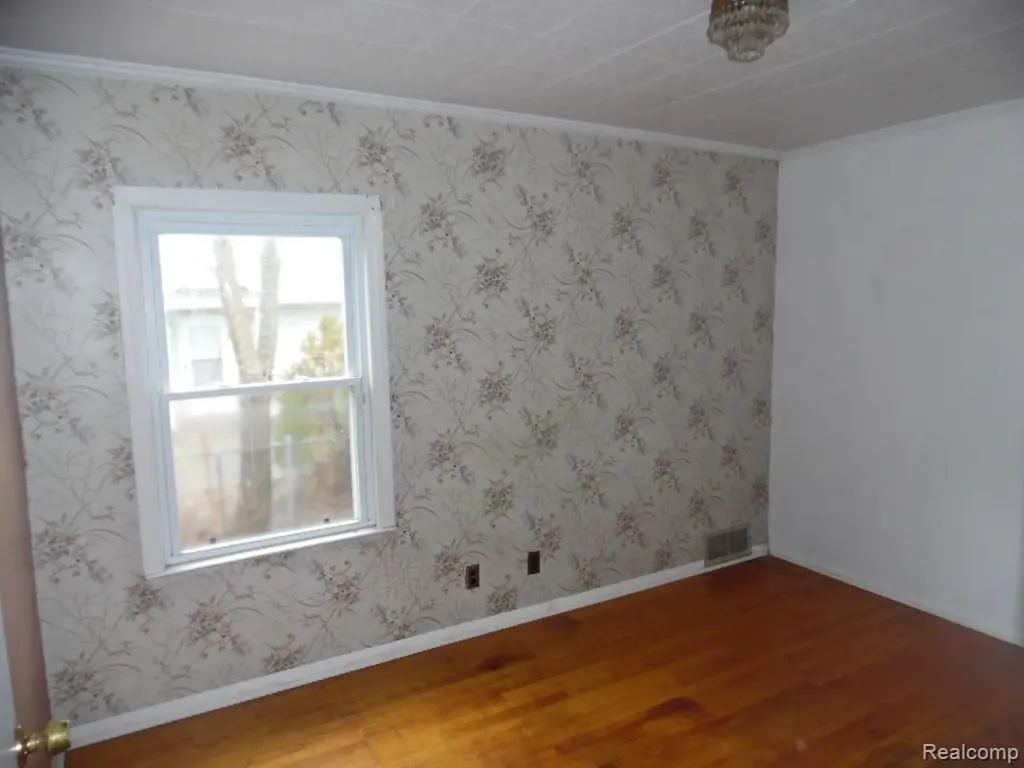 26338 Wolverine Street Madison Heights City MI 48071