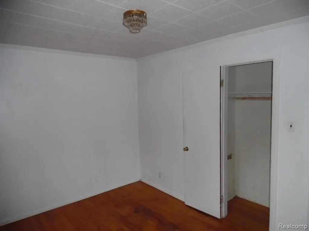 26338 Wolverine Street Madison Heights City MI 48071