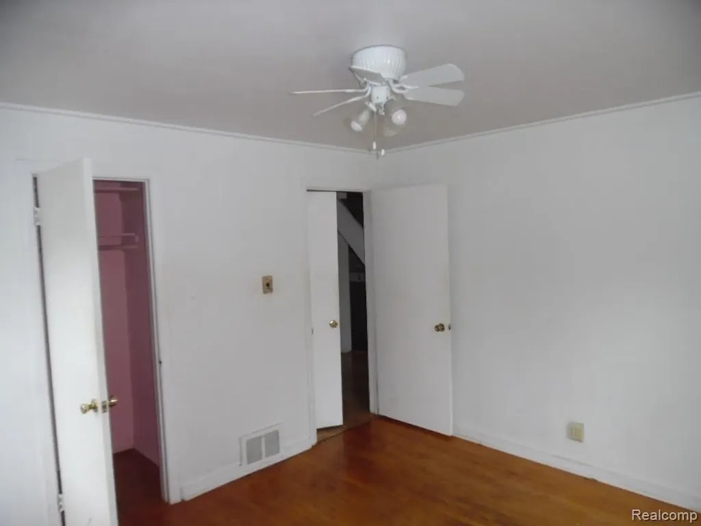 26338 Wolverine Street Madison Heights City MI 48071