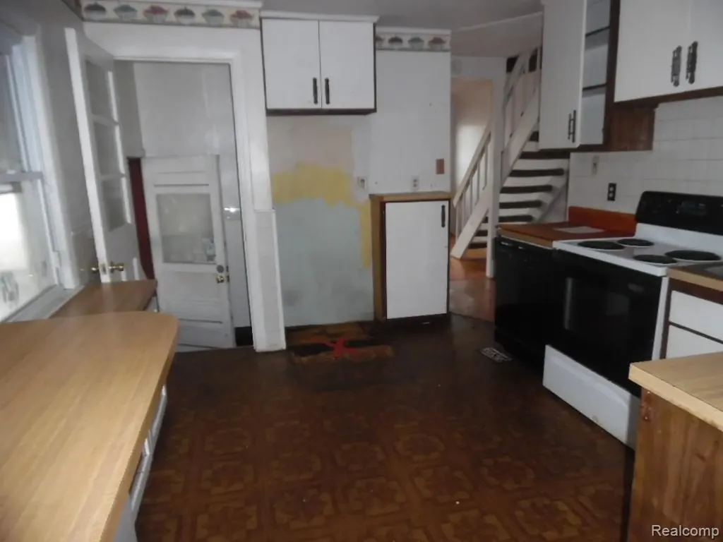 26338 Wolverine Street Madison Heights City MI 48071