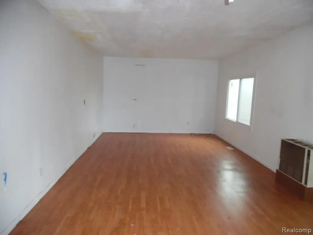 26338 Wolverine Street Madison Heights City MI 48071