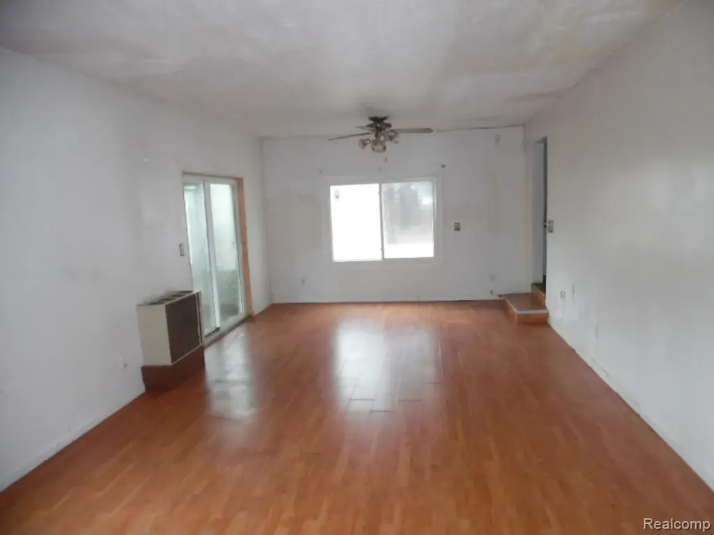 26338 Wolverine Street Madison Heights City MI 48071