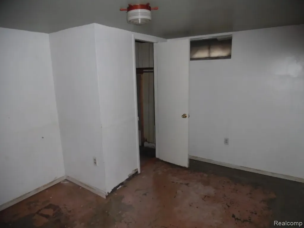 26338 Wolverine Street Madison Heights City MI 48071