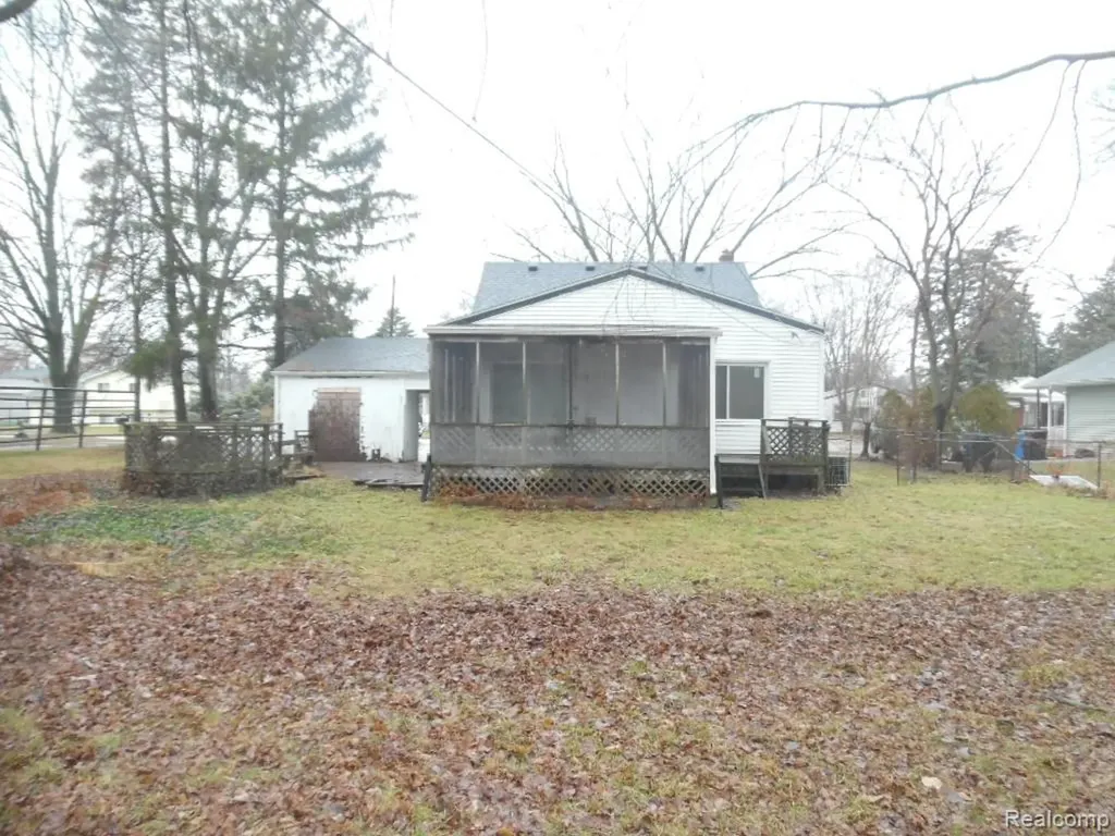 26338 Wolverine Street Madison Heights City MI 48071