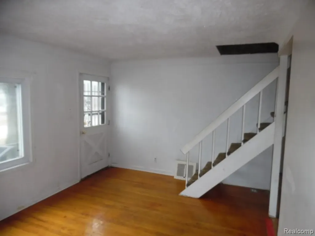 26338 Wolverine Street Madison Heights City MI 48071