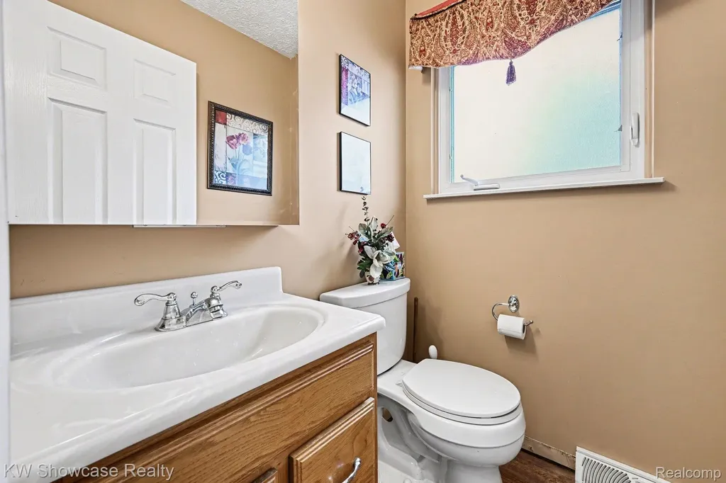 8635 Sandy Crest Drive White Lake Charter Township MI 48386