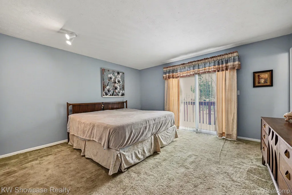 8635 Sandy Crest Drive White Lake Charter Township MI 48386