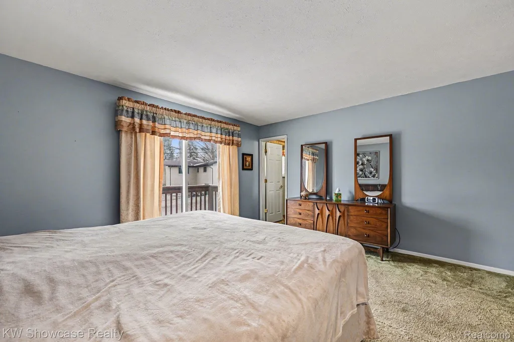 8635 Sandy Crest Drive White Lake Charter Township MI 48386
