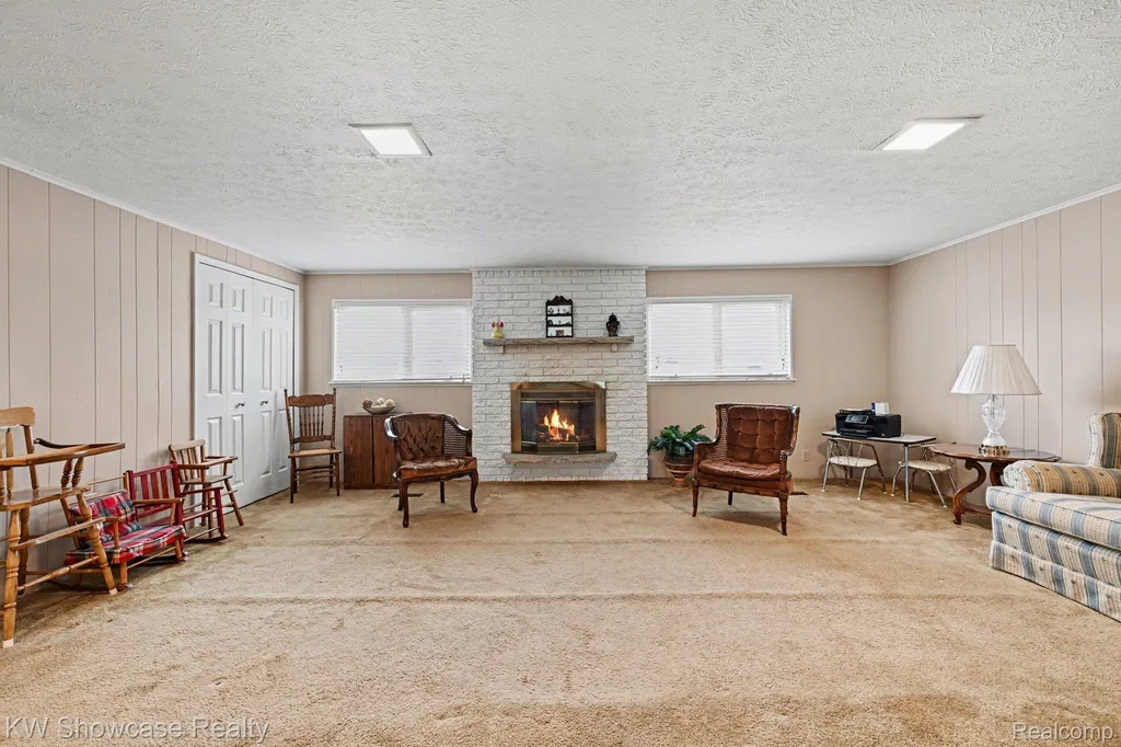 8635 Sandy Crest Drive White Lake Charter Township MI 48386