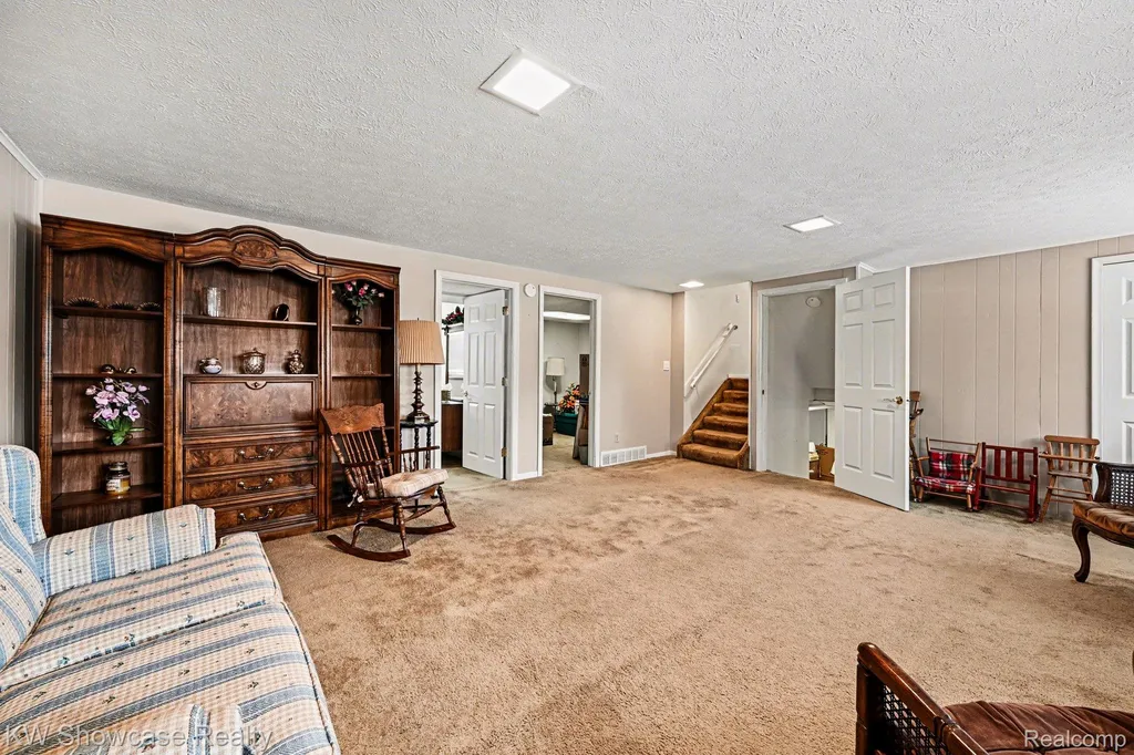 8635 Sandy Crest Drive White Lake Charter Township MI 48386