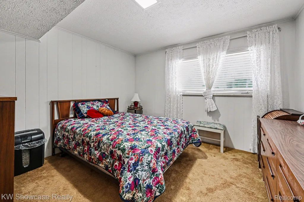 8635 Sandy Crest Drive White Lake Charter Township MI 48386
