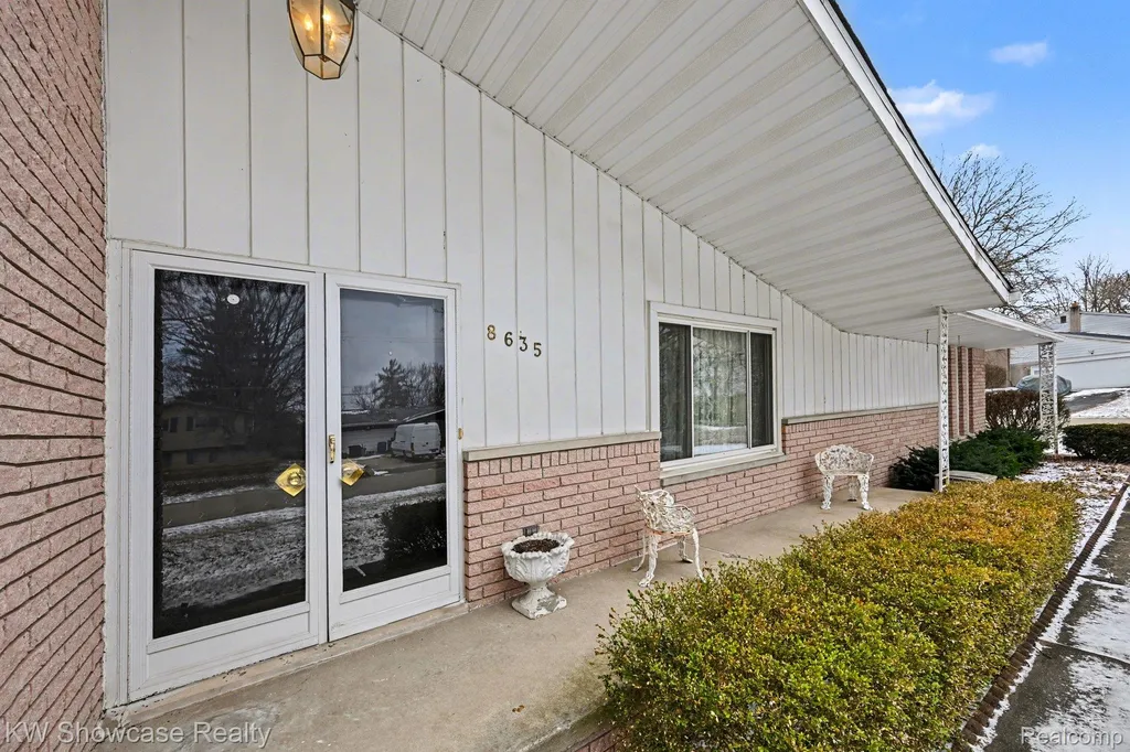 8635 Sandy Crest Drive White Lake Charter Township MI 48386