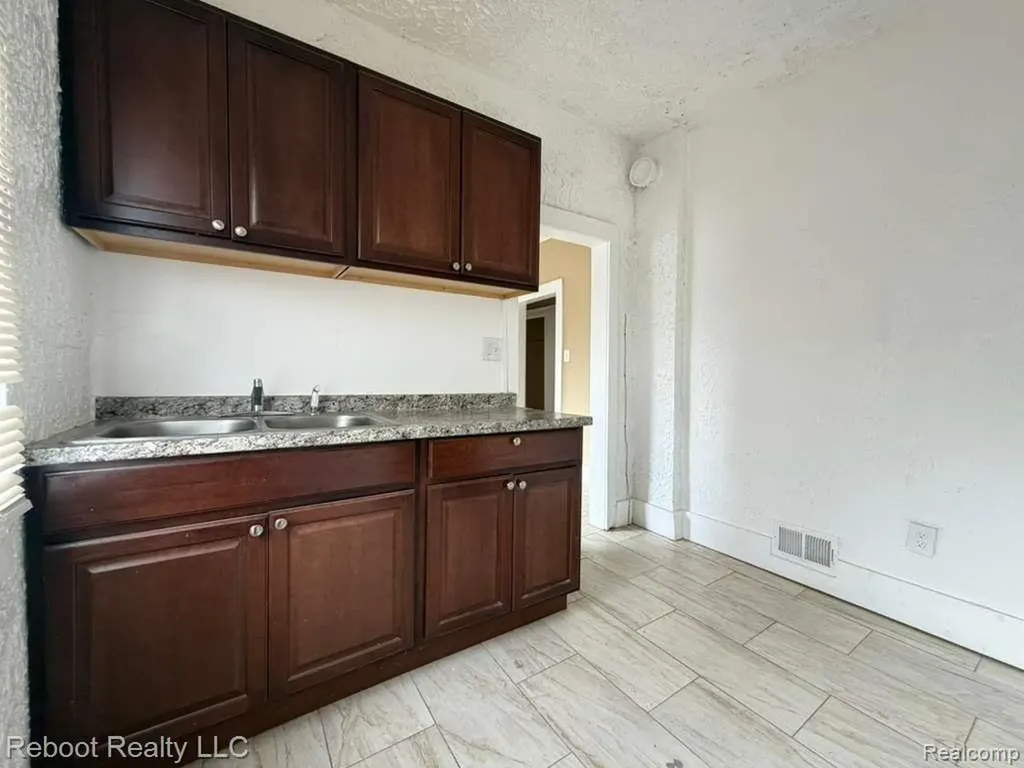 10028 Petoskey Avenue Detroit City MI 48204