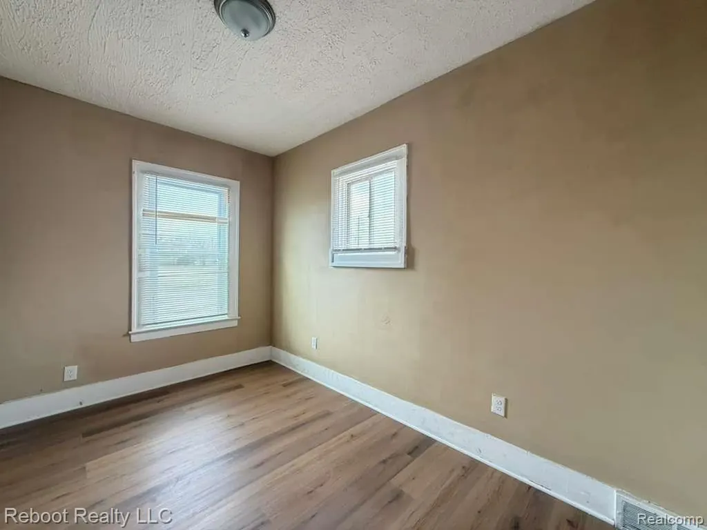 10028 Petoskey Avenue Detroit City MI 48204