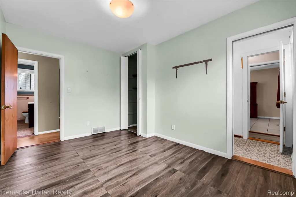3450 Pershing Street Wayne City MI 48184