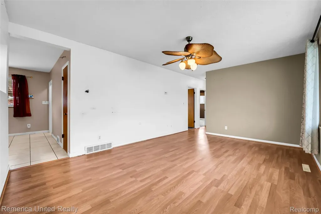 3450 Pershing Street Wayne City MI 48184