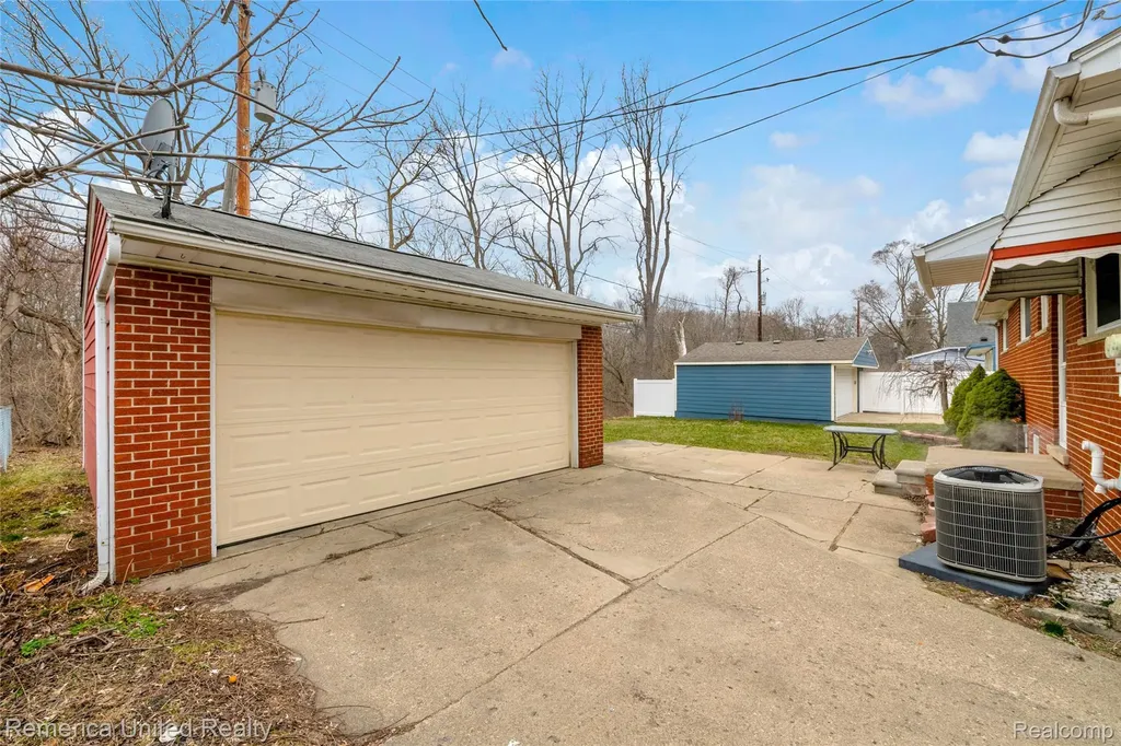 3450 Pershing Street Wayne City MI 48184