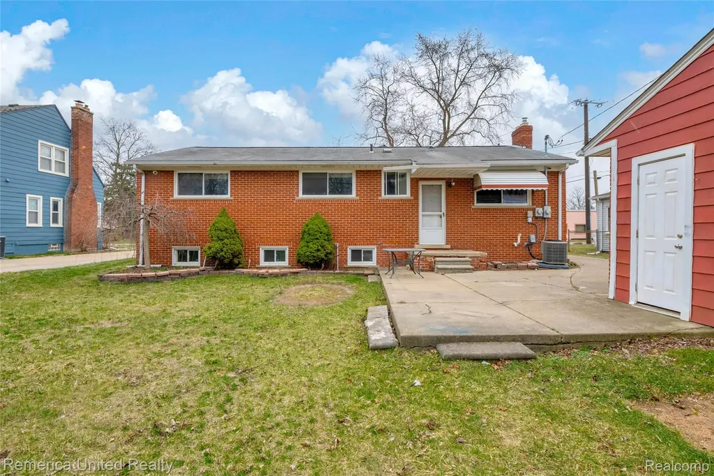 3450 Pershing Street Wayne City MI 48184