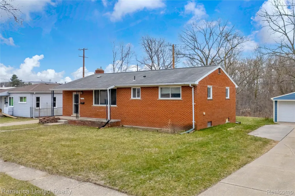 3450 Pershing Street Wayne City MI 48184