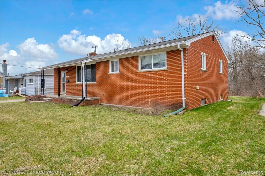 3450 Pershing Street Wayne City MI 48184