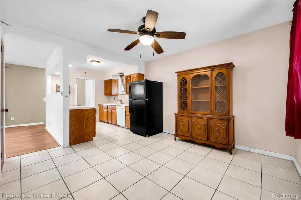 3450 Pershing Street Wayne City MI 48184