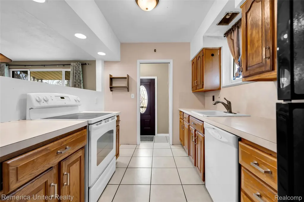 3450 Pershing Street Wayne City MI 48184