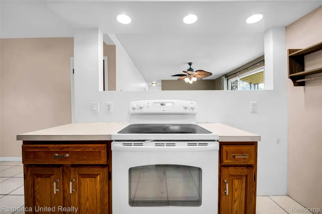 3450 Pershing Street Wayne City MI 48184