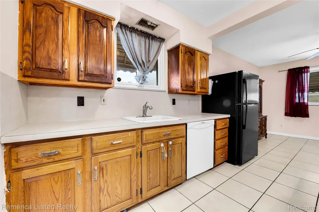3450 Pershing Street Wayne City MI 48184