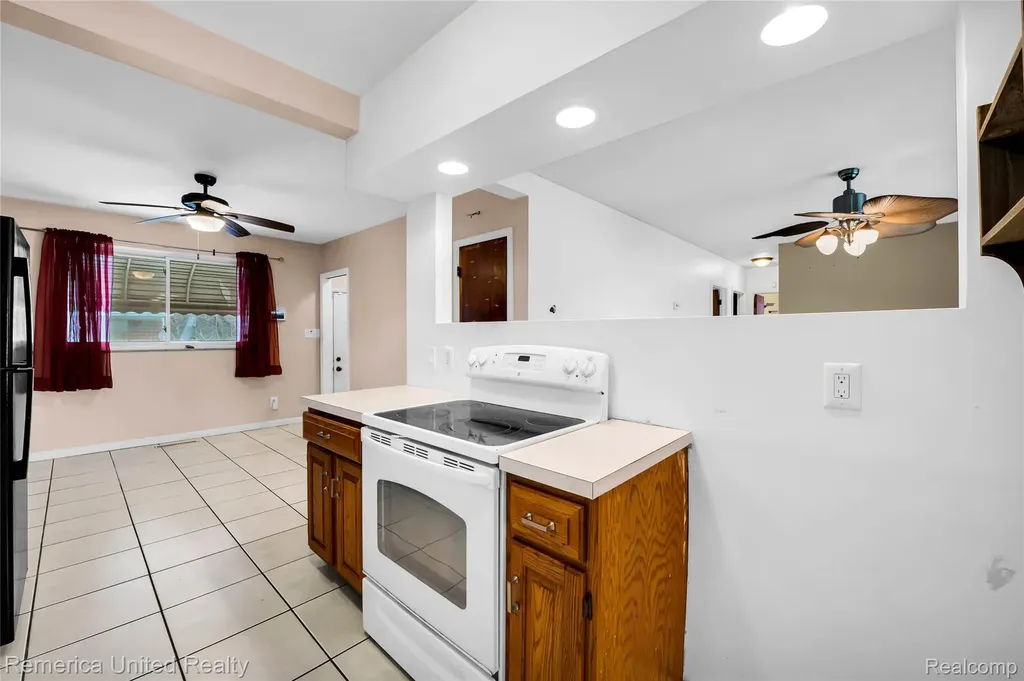 3450 Pershing Street Wayne City MI 48184