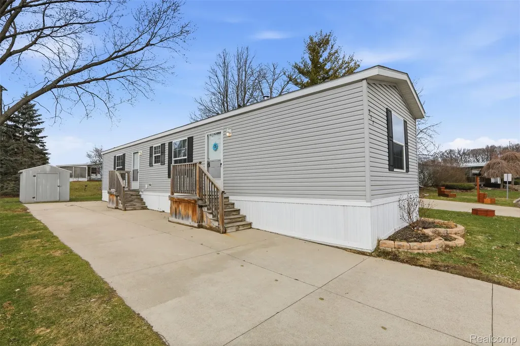 807 Swan Street Rochester Hills City MI 48309
