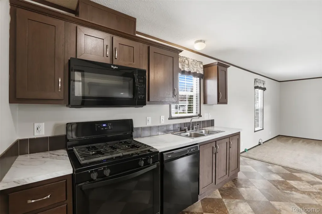 807 Swan Street Rochester Hills City MI 48309