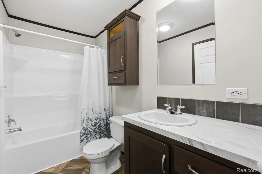807 Swan Street Rochester Hills City MI 48309